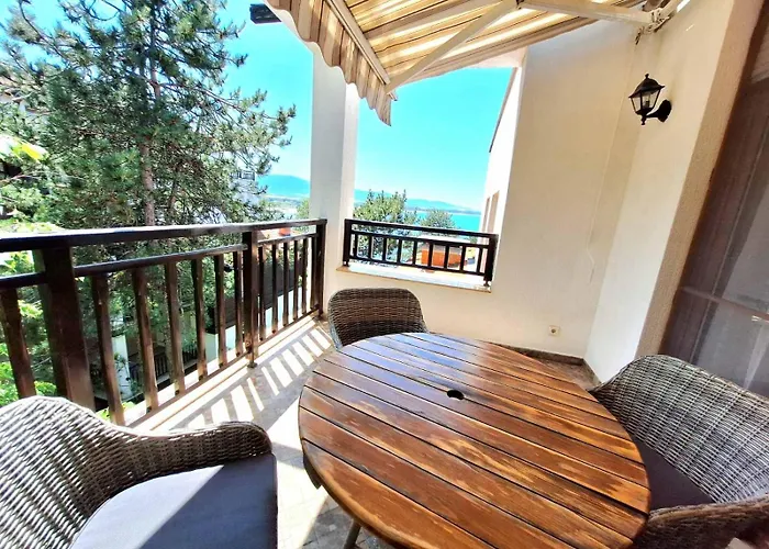 Апартамент Marina Sun Sea View *